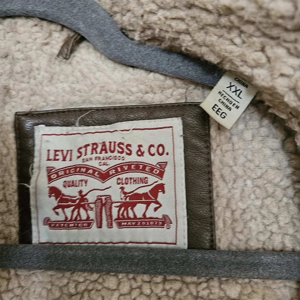 Levi's Men's Brown Faux-Leather Sherpa Lined Jacket - Picture 2 of 13